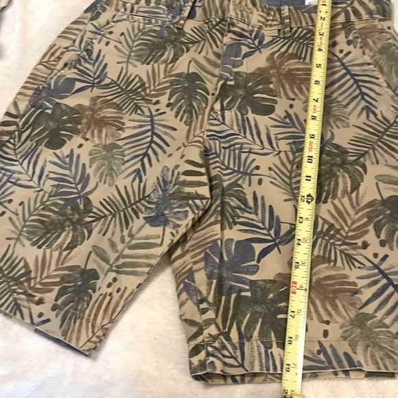 Gap Stretch 10” Hit At Knee Shorts NWT Sz 31 - Picture 3 of 7